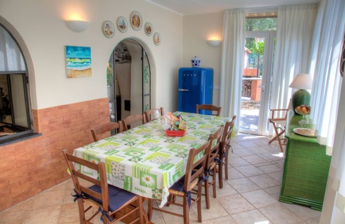 Richieri Apartment | House of the sun - nice apartment for 5 people, with garden and pool