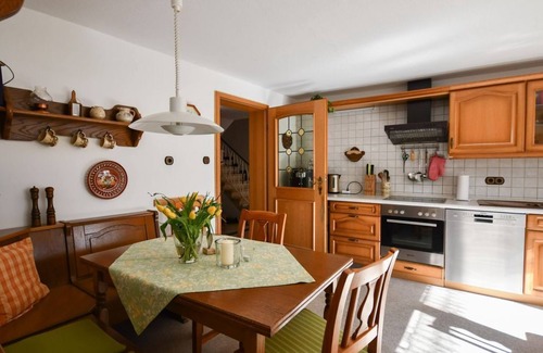 Pilmeroth House | House Resi - Holiday home Resi