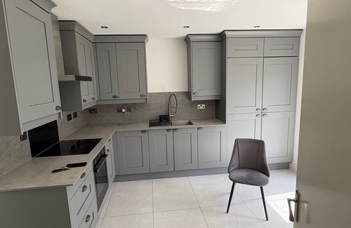 Manchester House | House - Sleeps 5, Private Parking & Pets Allowed