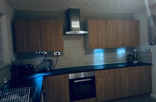 Skelmersdale House | House - Sleeps 6, Hot-tub & Free Parking