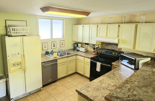 Waimanalo House | House that has it all, Hot Tub, Kayaks, Surf Boards, Snorkeling gear & more