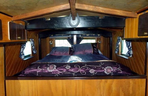 Kaikoura Bed & Breakfast | House Truck - Wacky Stays - six UNIQUE rentals in Kaikoura