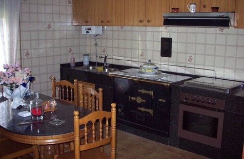 Rianxo Villa | HOUSE WITH CLOSED ENCLOSURE, GARDEN, GARDEN, 3 BEDROOMS 2600 METERS FROM THE BEACH