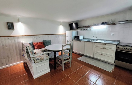 Rates Cottage | House with internet, shared pool and tennis court!