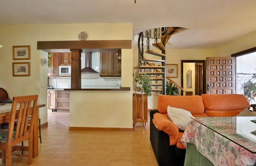 Las Jaras House | House with pool and garden 9 km from Córdoba, stunning views.