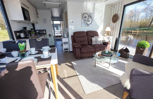 Bad Bederkesa House | Houseboat 3 lake lounge. Unconventional and with privacy.