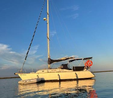 Sao Pedro Boat Rental | Houseboat - Faro in Ria Formosa