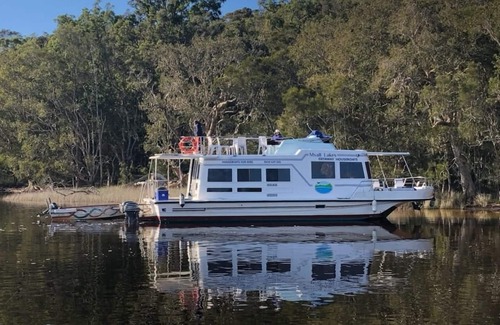 Bulahdelah Boat Rental | Houseboat Hire Myall Lakes National Park NSW