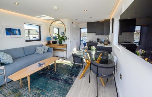 Kinsale Boat Rental | Houseboat in Kinsale