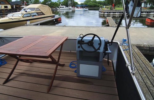 Demmin Boat Rental | Houseboat on the Peene, Demmin