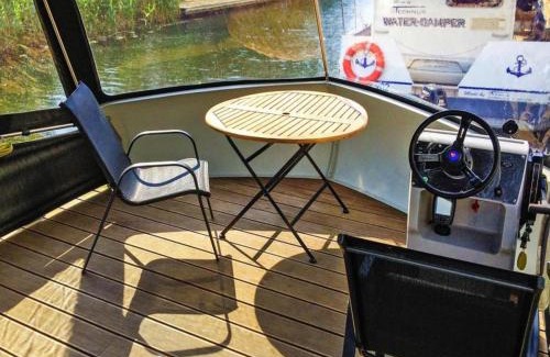 Demmin Boat Rental | Houseboat on the Peene in Demmin