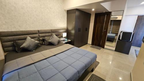 Wakad Hotel | Housr Wakad Pune, Hinjawadi Road