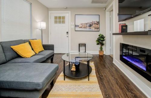 Greater East End House | Houston Townhouse-two bedroom