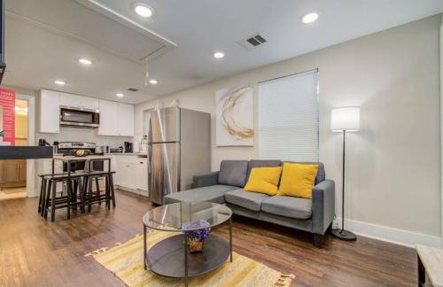 Greater East End House | Houston Townhouse-two bedroom