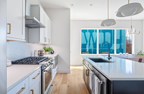 Rosewood House | Howdy House | Heated Pool | Walk Downtown | Grill