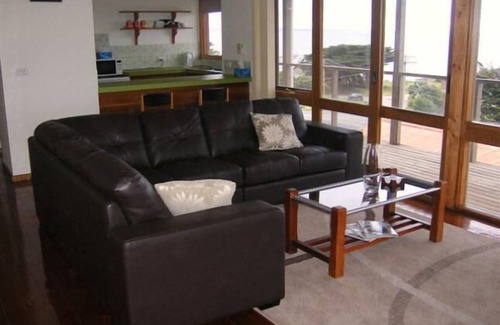 Lorne House | HowLongRicho Retreat