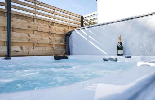 York House | Hoxne Cottages - Daisy Cottage with private hot tub