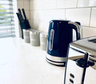 Anlaby Apartment | HU-Thirteen Apt Two- Sleeps 4