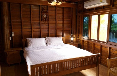 San Kamphaeng House | Huanmaisakngam Resort