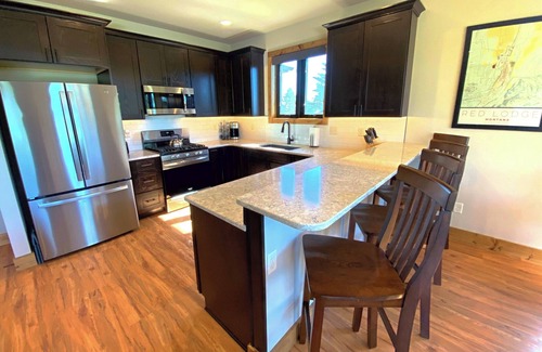 Red Lodge House | HuckleBeary Hideaway- 4 Bed/2Bath Mountain Home with Hot Tub and Spectacular Mountain Views