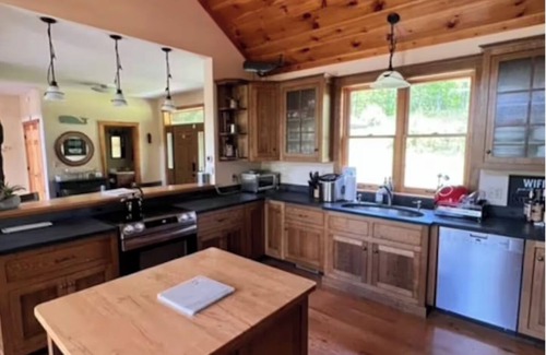 Niverville House | Hudson Valley Lakefront Gem: 6 Bedrooms & Private Waterfront