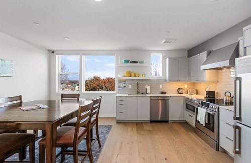 East Queen Anne Apartment | Hufflepuff, Scamander's Fantastic Sweet Suite