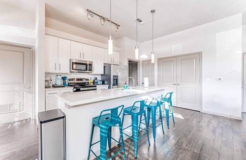 Montopolis Apartment | Huge 2BR suite close to Downtown w/fast WiFi