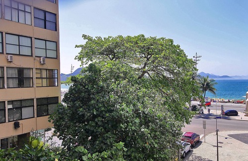 Copacabana Apartment | Huge 3 bedroom ocean front for 8 people
