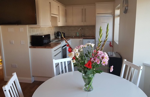 Dundrum Apartment | Huge 5-bedroom Family Home in Dublin Suburbs w/Parking