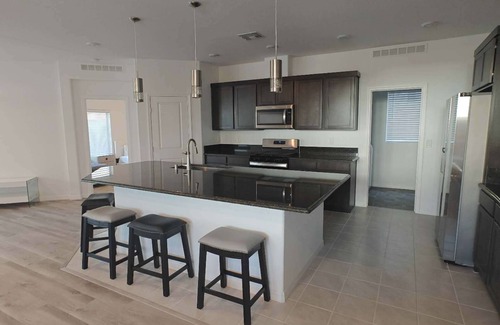 Paradise House | Huge Brand New 4BR Entire House Mins From Strip