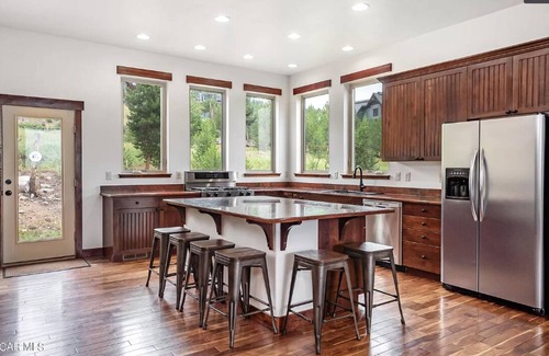 Granby House | Huge Ski in/Out, 5 King Suites, Hot tub, Large Groups!
