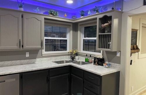 Hugo House | Hugo Cozy Cottage Near Choctaw Casino & Dining