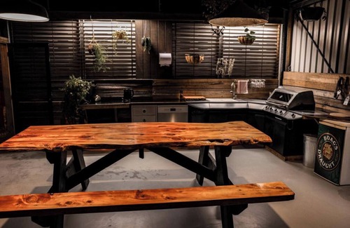 St Helens Apartment | Humbug Views - Bunk House & Hot Tub!