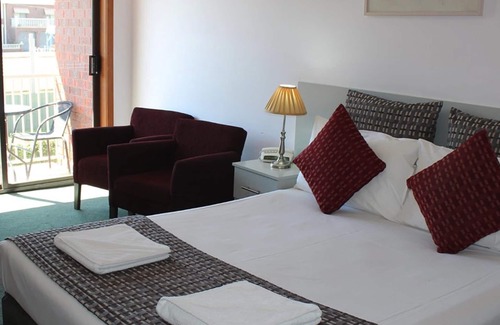 Fawkner Hotel | Hume Villa Motor Inn