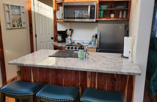 Cayuga Cabin | Hummingbird Cottage Right on the Lake!