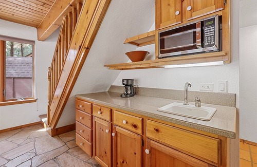 Flagstaff House | Hummingbird Haven | Pet-Friendly Casita | Cozy Gas Fireplace | Close to Downtown