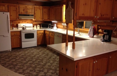 Naches Cabin | Hummingbird Hill Resort: Hot Tub, ATV/UTV Access, Trails, Pets & Kids Love It!