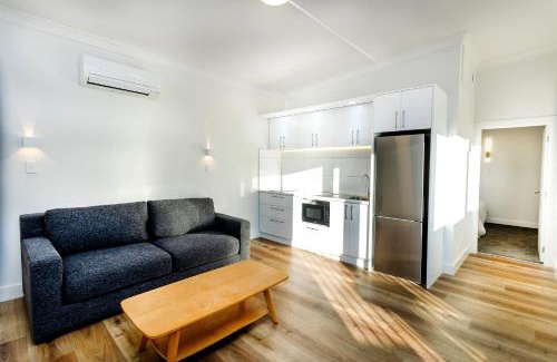 Mosgiel House | Hunters Moon