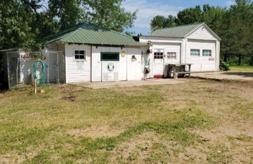 Medina House | Hunting and Fishing Rental House on the edge of town.