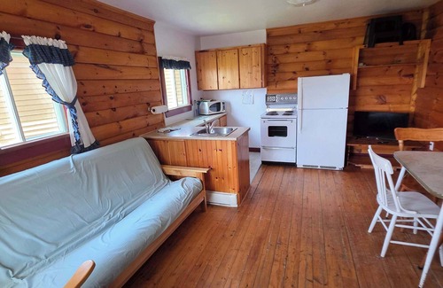Hunts Point Cabin | Hunts Point 2-BR Coastal Retreat - Cottage # 4
