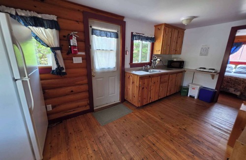 Hunts Point Cabin | Hunts Point 2-BR Coastal Retreat - Cottage #10