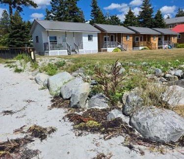 Hunts Point House | Hunts Point 2-Bed Coastal Retreat - Cottage # 9