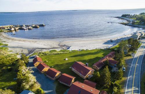 Hunts Point Apartment | Hunts Point Rustic Coastal Retreat Deluxe Suite