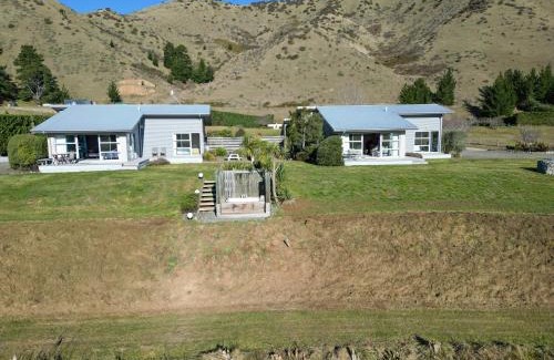 Hurunui House | Hurunui River Retreat - Tussock Cottage