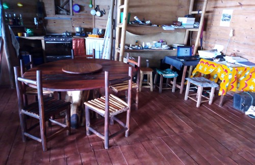 Nosy Tanihely Cabin | HUT GITE BE CASE PIED DANS L'EAU PRESQU'ILE AMBATO FACE NOSY BE ET NOSY KOMBA