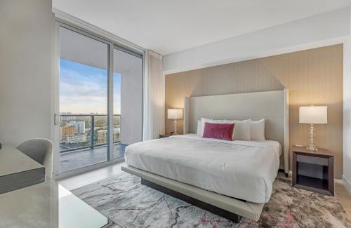 Hollywood South Central Beach Apartment | Hyde House - Luxury High Floor 2BR 2BA Apartment Suite with direct ocean view, roof top pool, resort amenities