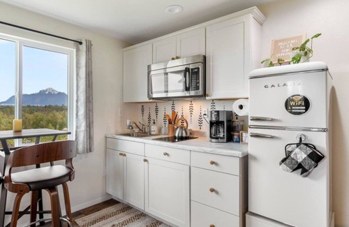 Palmer Apartment | Hyer Mountain Vista-Knik Bungalow