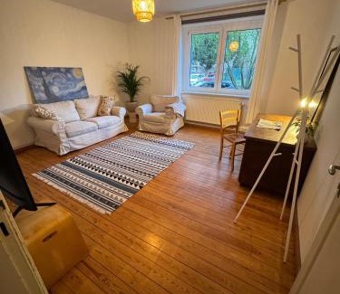 Innenstadt Apartment | HYGGE - 100qm Wohnung in bester Lage mit Parkplatz und Balkon