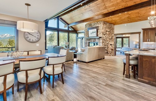 Windcliff Estates House | Hyler Mountain Lodge Luxury Vacation At Windcliff 5 Bedroom Home by RedAwning