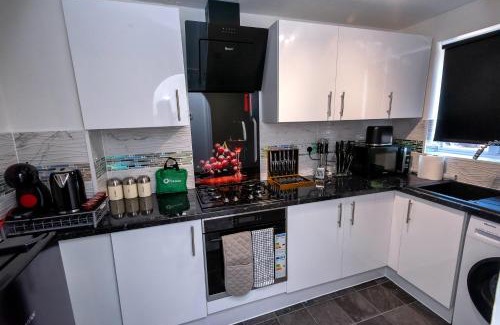 Thamesmead East House | I Love London! A STUNNING 2Bed Home Sleeps 1-4!